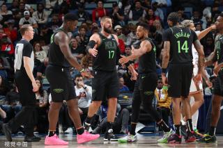 重回舞台中 重回舞台中