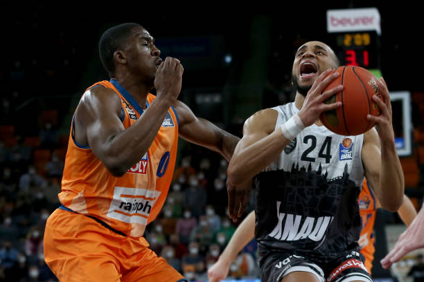 个赛季的德 个赛季的德