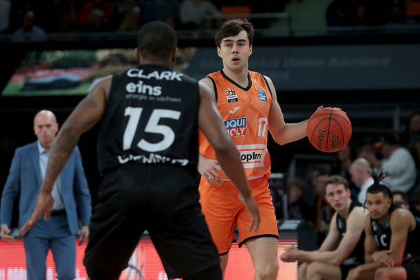 加强技术手 加强技术手